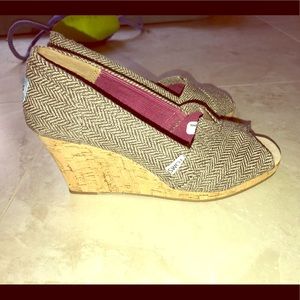 Toms size 8.5 Wedges